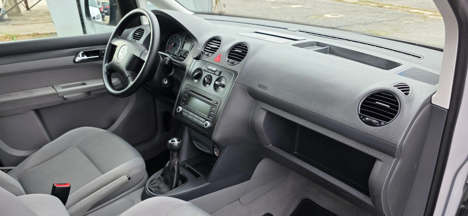 VW Caddy 1.6-102кс., снимка 14 - Автомобили и джипове - 56470827