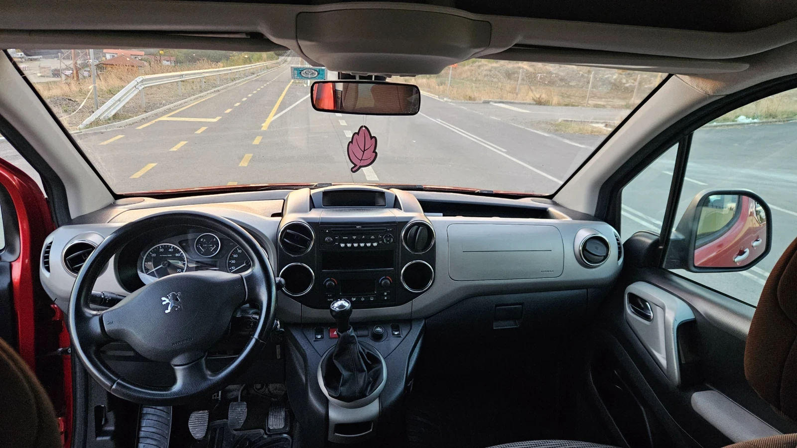 Peugeot Partner 1.6 HDI, снимка 12 - Автомобили и джипове - 56618537