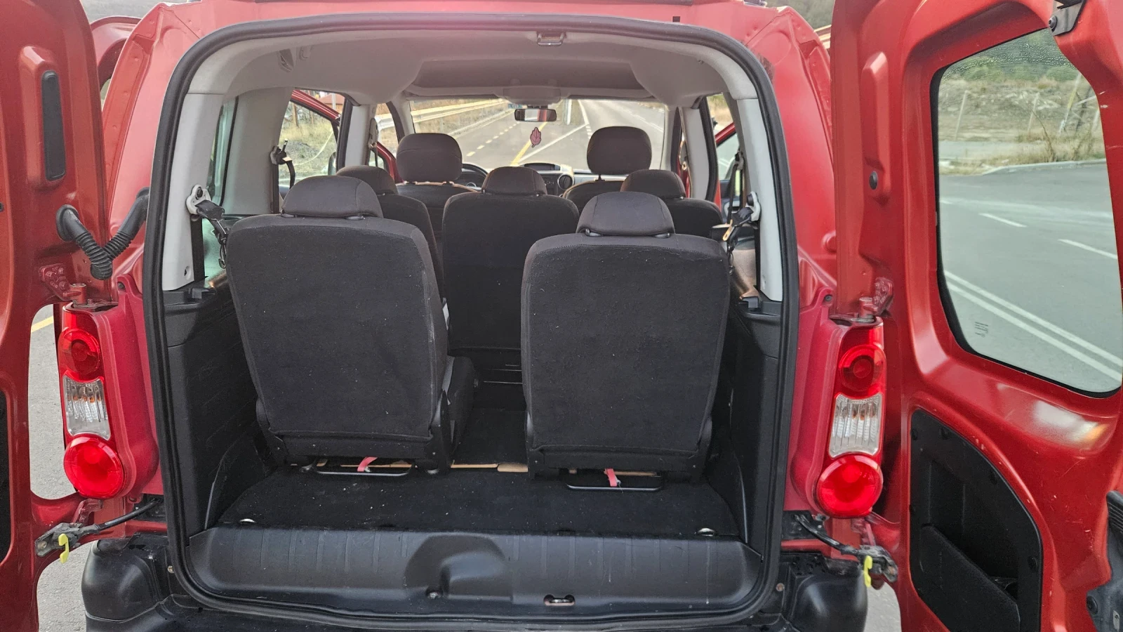 Peugeot Partner 1.6 HDI, снимка 11 - Автомобили и джипове - 56618537