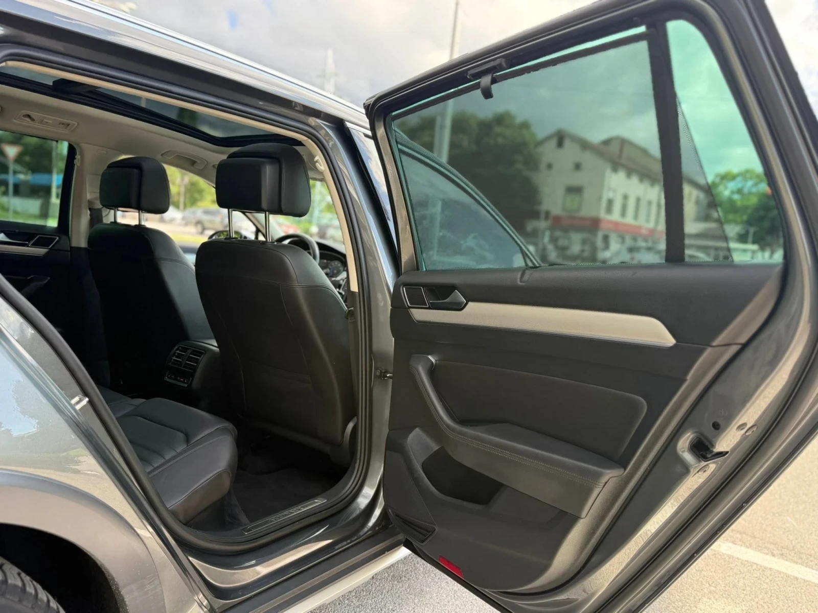 VW Passat 2.0 TSI CH 4x4, снимка 12 - Автомобили и джипове - 56651921