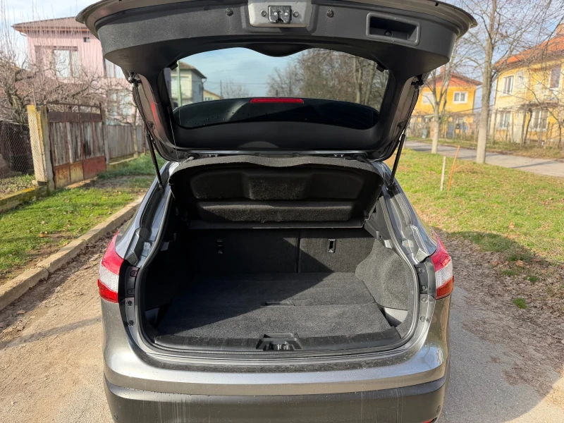 Nissan Qashqai 1.6 DCI Tekna, снимка 7 - Автомобили и джипове - 52814210