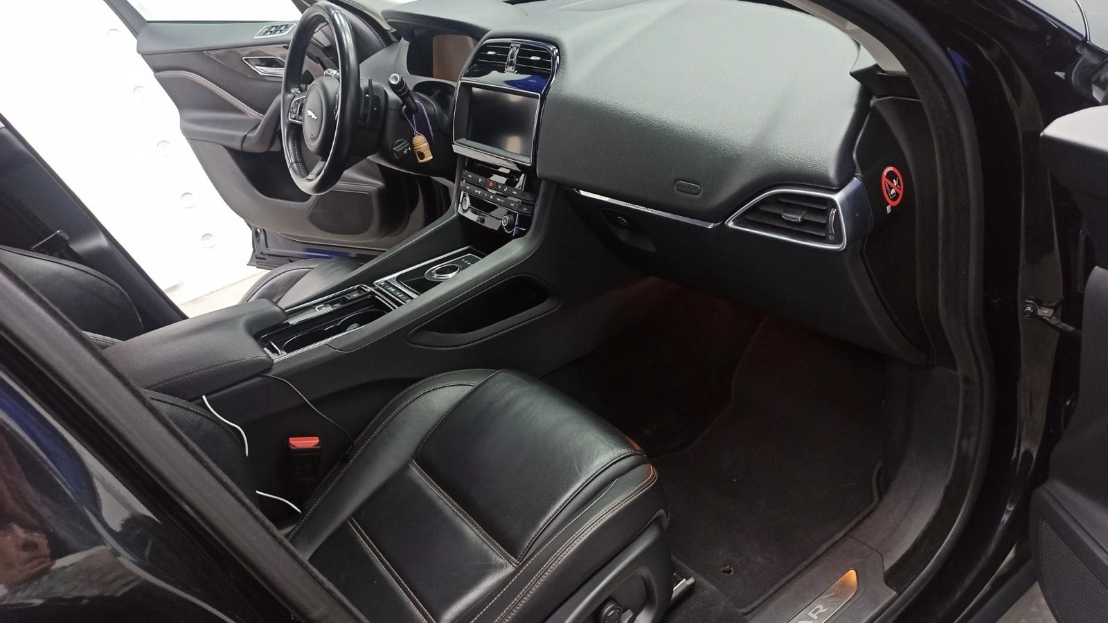 Jaguar F-PACE  - изображение 4