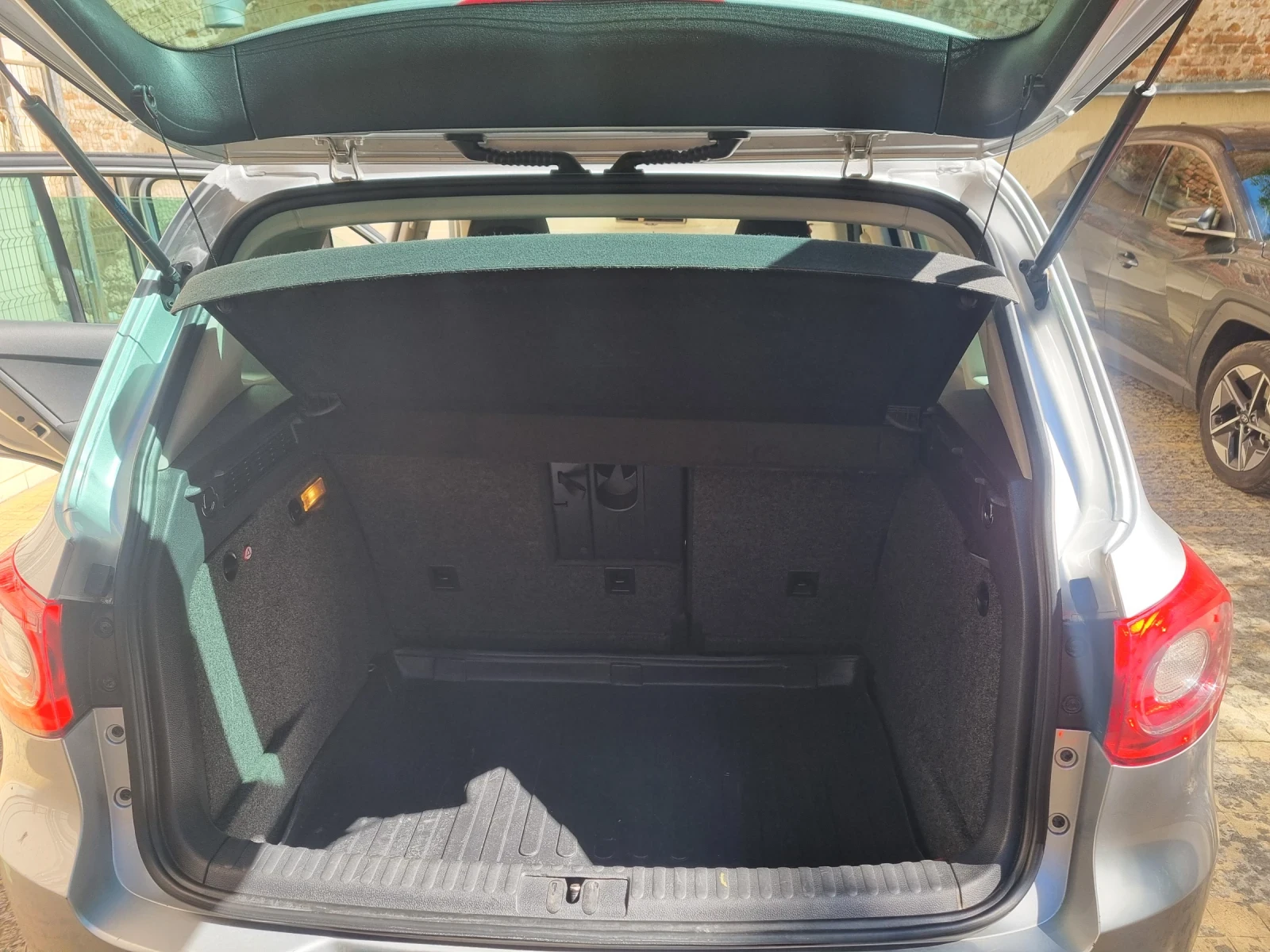 VW Tiguan, снимка 6 - Автомобили и джипове - 54621734