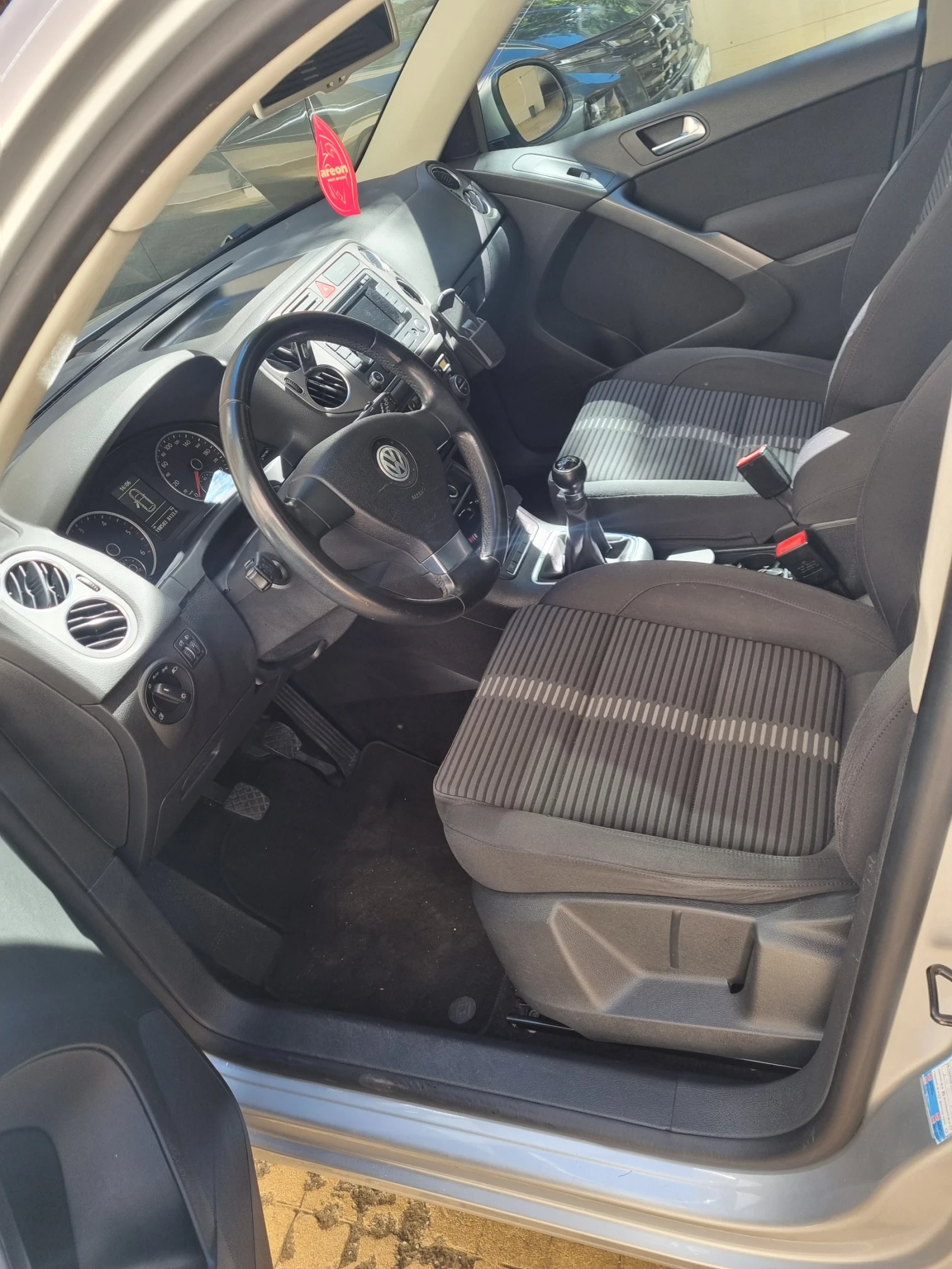 VW Tiguan, снимка 4 - Автомобили и джипове - 54621734