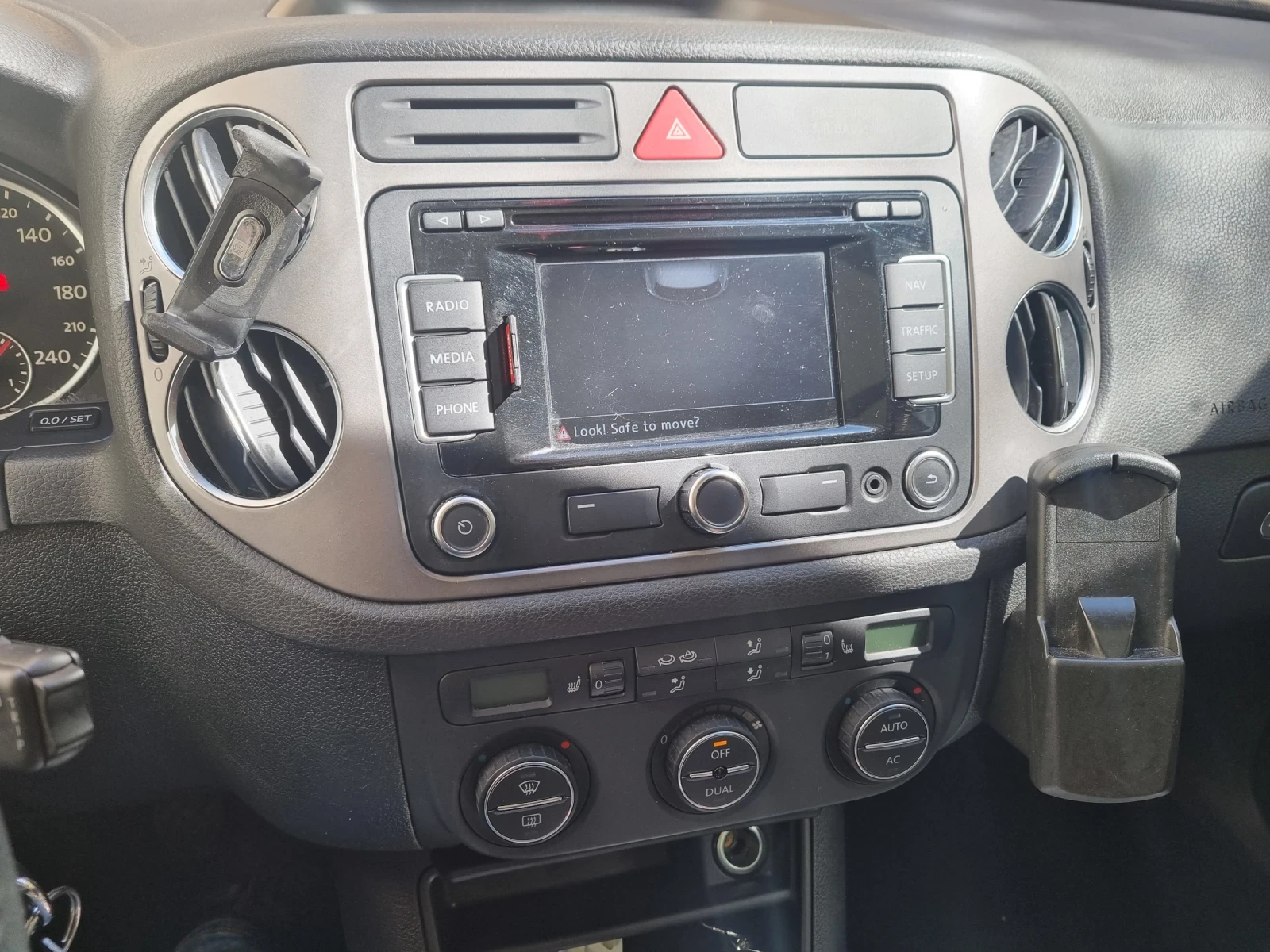 VW Tiguan, снимка 2 - Автомобили и джипове - 54621734