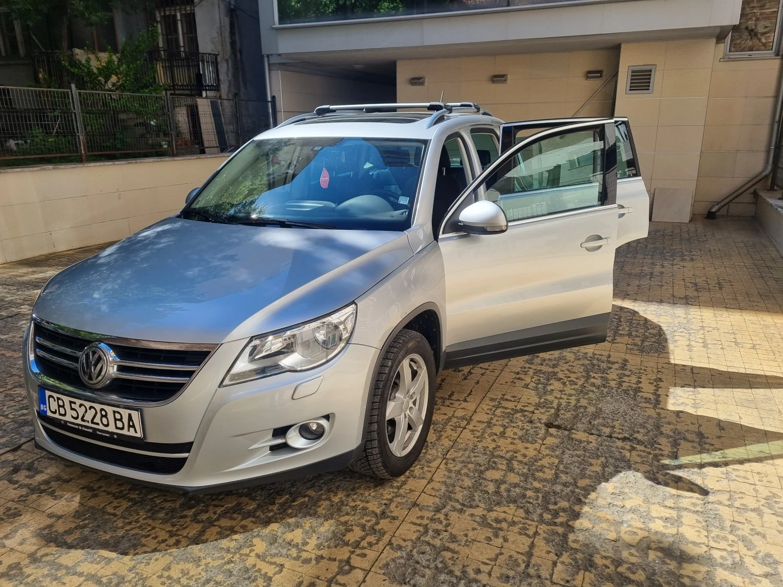 VW Tiguan, снимка 10 - Автомобили и джипове - 54621734