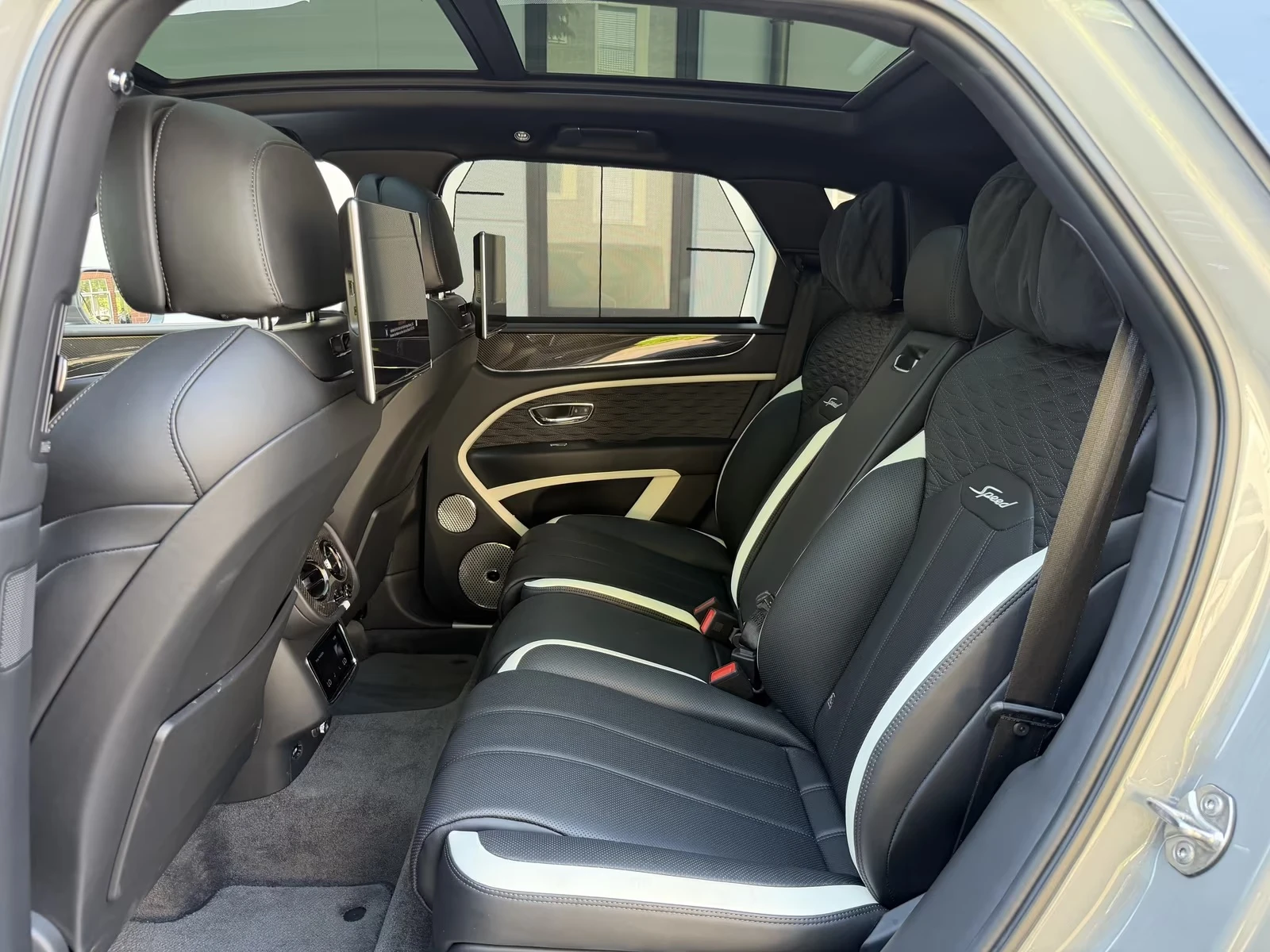 Bentley Bentayga SPEED KERAMIK FULL-CARBON AKRAPOVIC TV NAIM , снимка 15 - Автомобили и джипове - 55125703