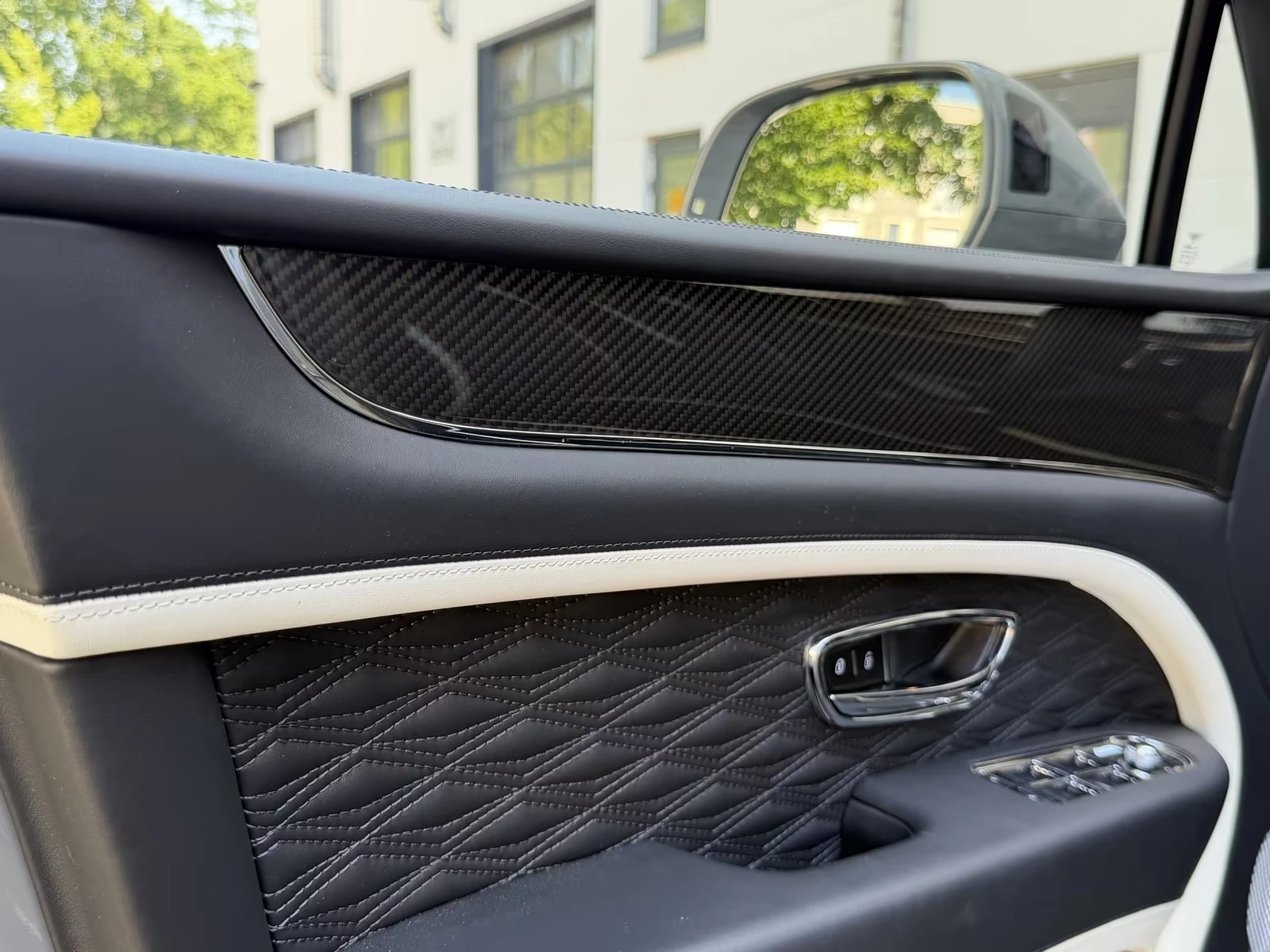 Bentley Bentayga SPEED KERAMIK FULL-CARBON AKRAPOVIC TV NAIM , снимка 14 - Автомобили и джипове - 55125703