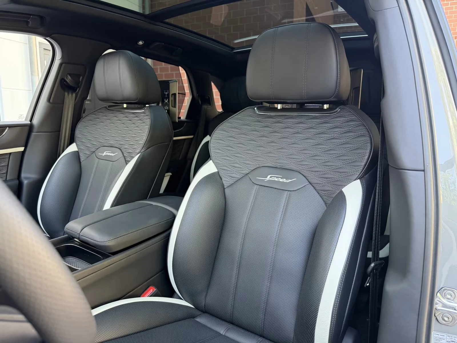 Bentley Bentayga SPEED KERAMIK FULL-CARBON AKRAPOVIC TV NAIM , снимка 12 - Автомобили и джипове - 55125703