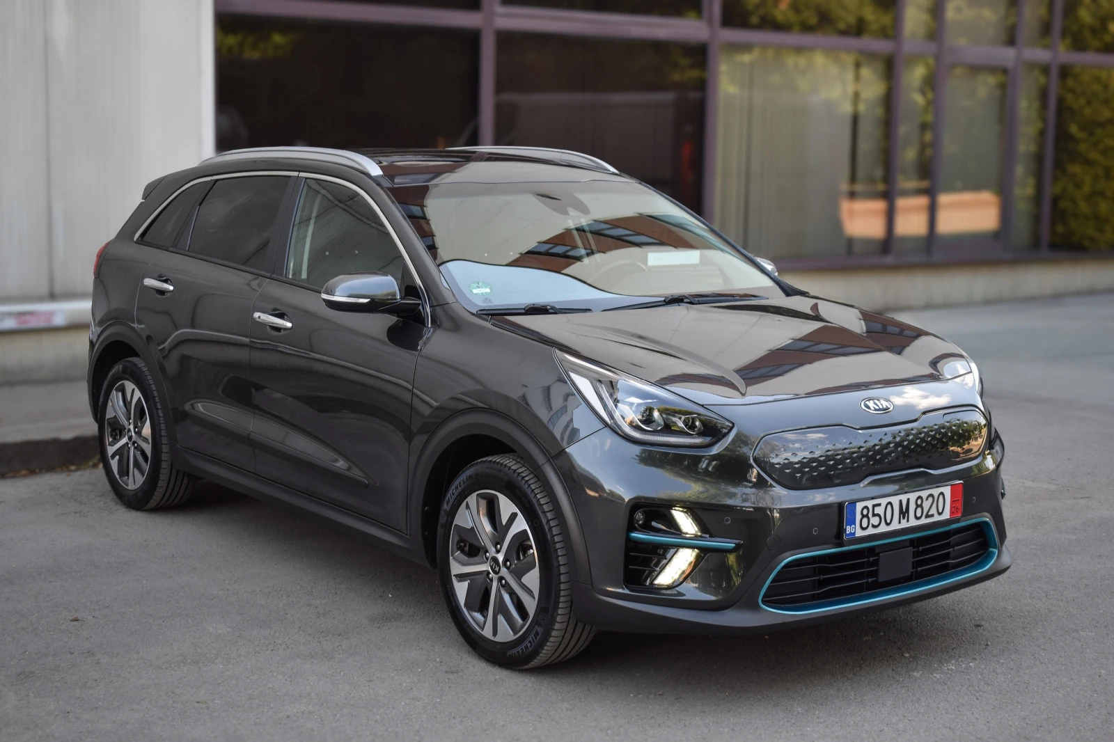 Kia Niro 65 kWh-204 hp, снимка 2 - Автомобили и джипове - 55292348