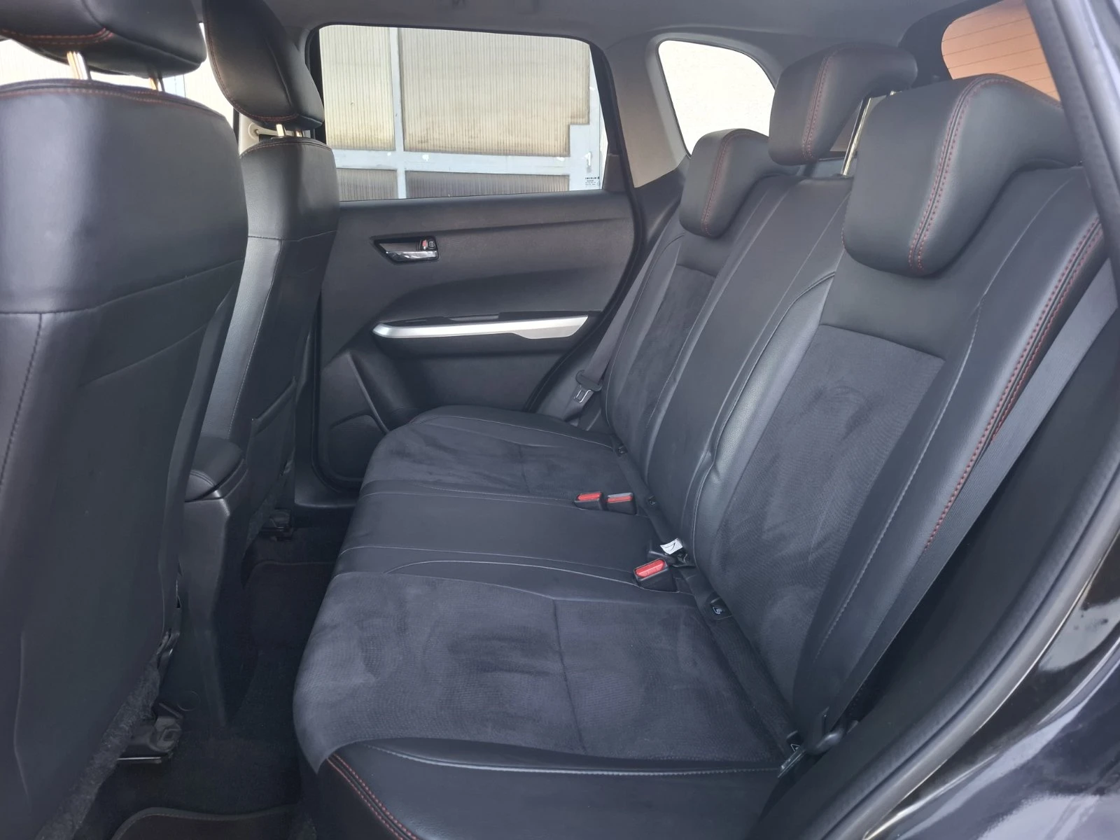 Suzuki Vitara 1.4i-4X4-Piz Sulai Editon, снимка 11 - Автомобили и джипове - 55506137
