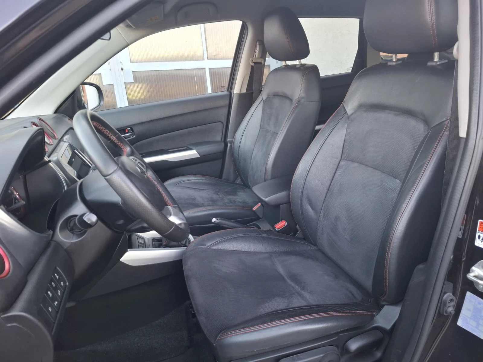 Suzuki Vitara 1.4i-4X4-Piz Sulai Editon, снимка 10 - Автомобили и джипове - 55506137