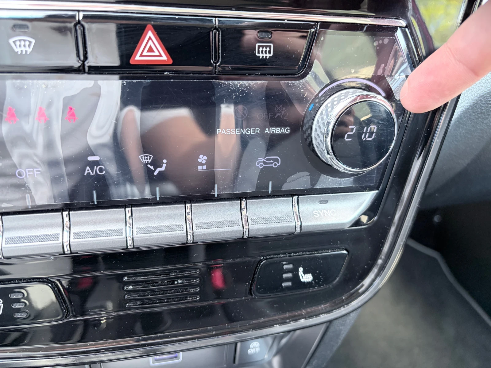 SsangYong Tivoli, снимка 11 - Автомобили и джипове - 56442714