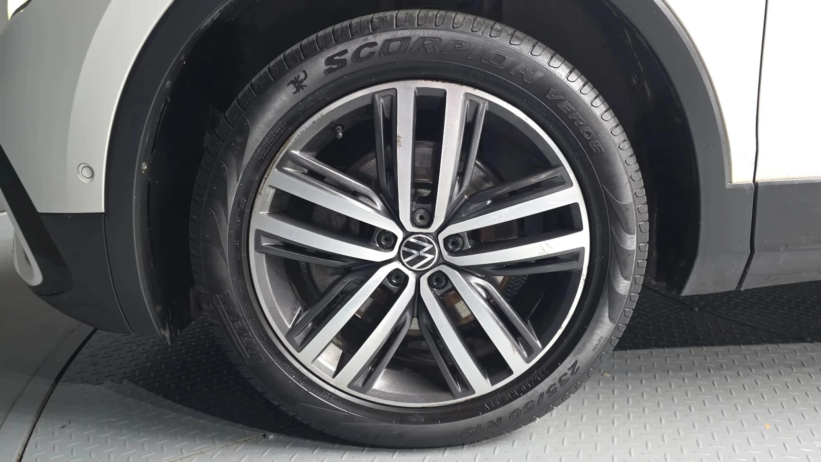 VW Tiguan, снимка 5 - Автомобили и джипове - 56689690