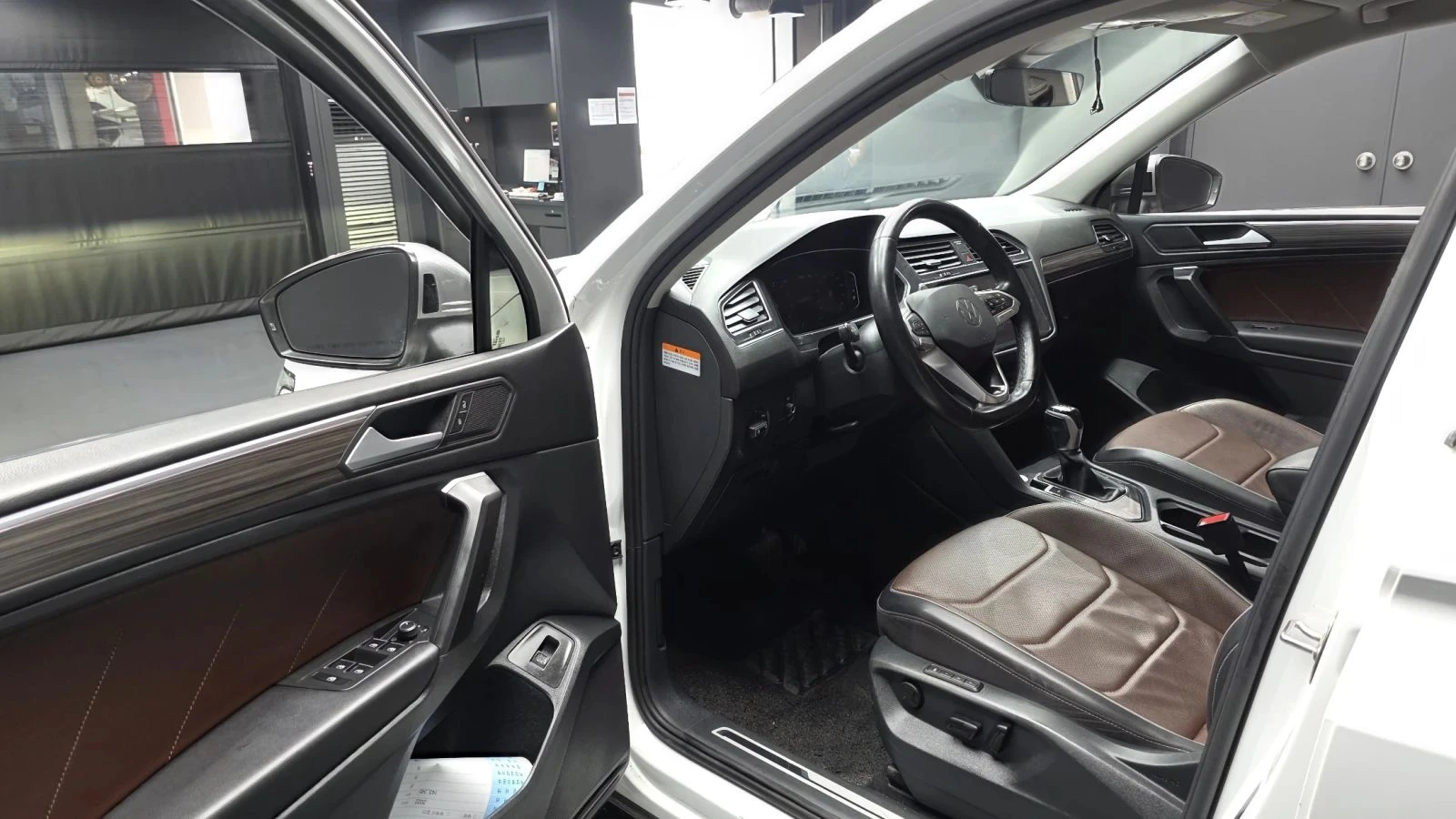 VW Tiguan, снимка 10 - Автомобили и джипове - 56689690