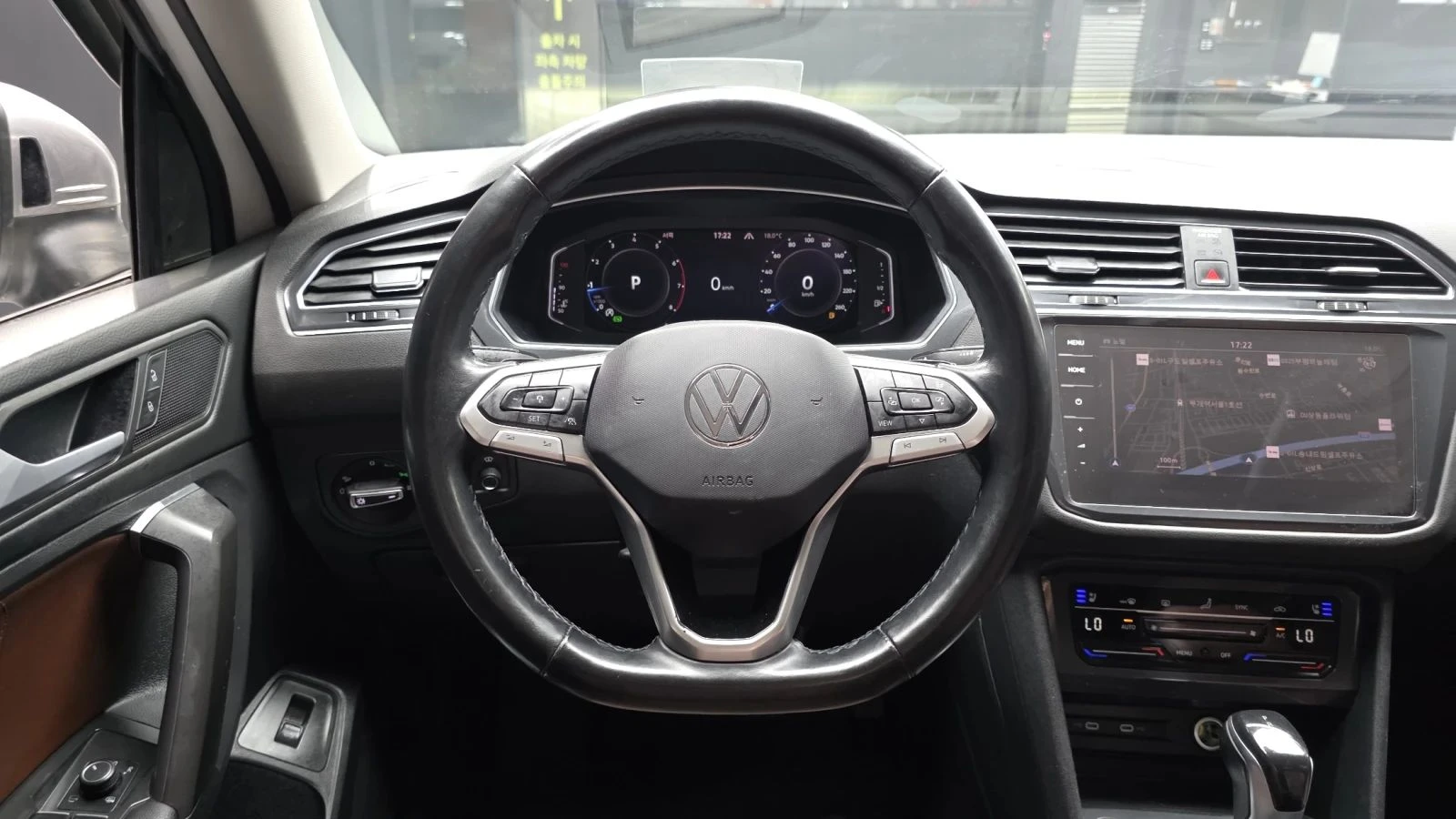 VW Tiguan, снимка 13 - Автомобили и джипове - 56689690