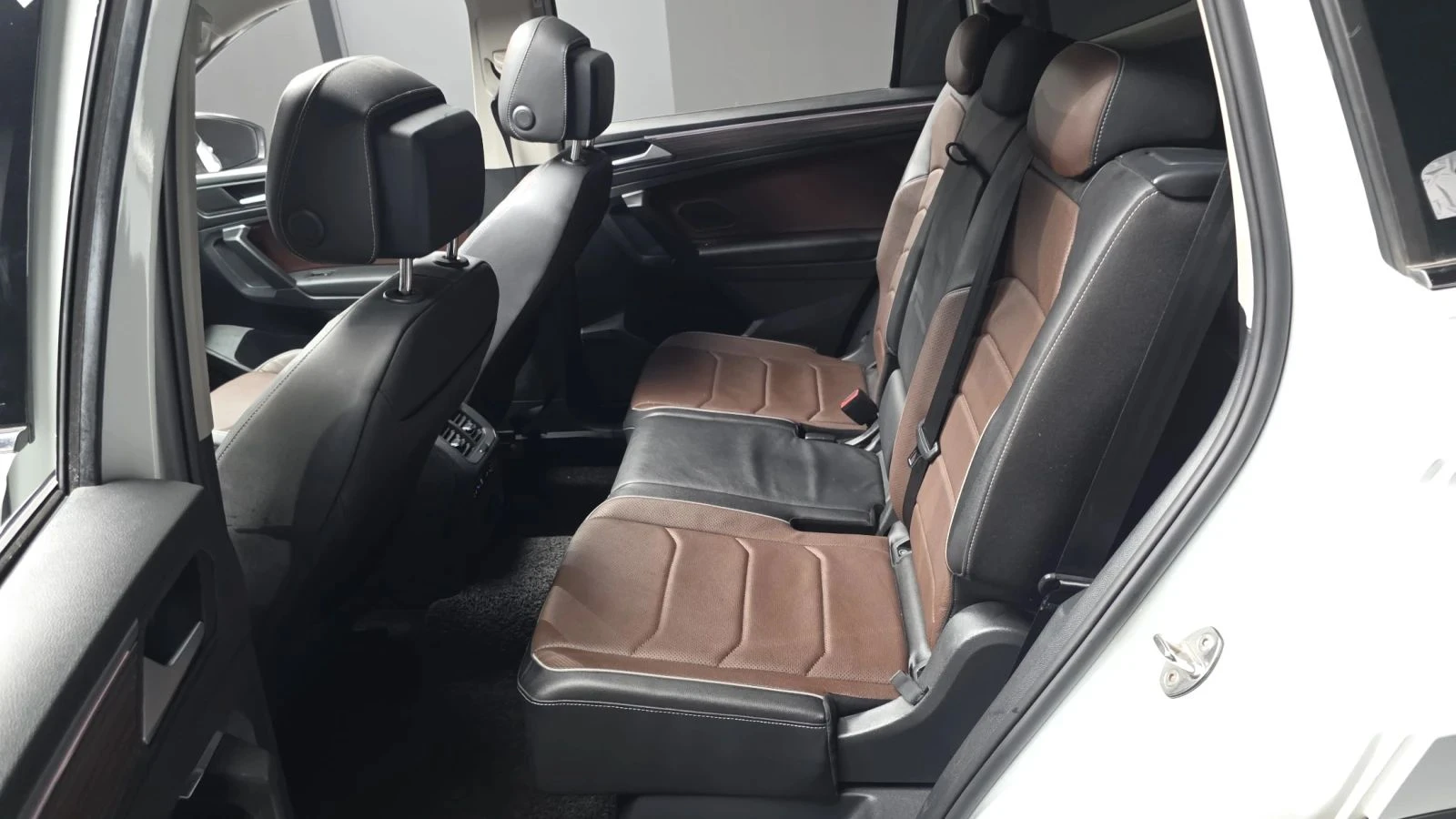 VW Tiguan, снимка 11 - Автомобили и джипове - 56689690