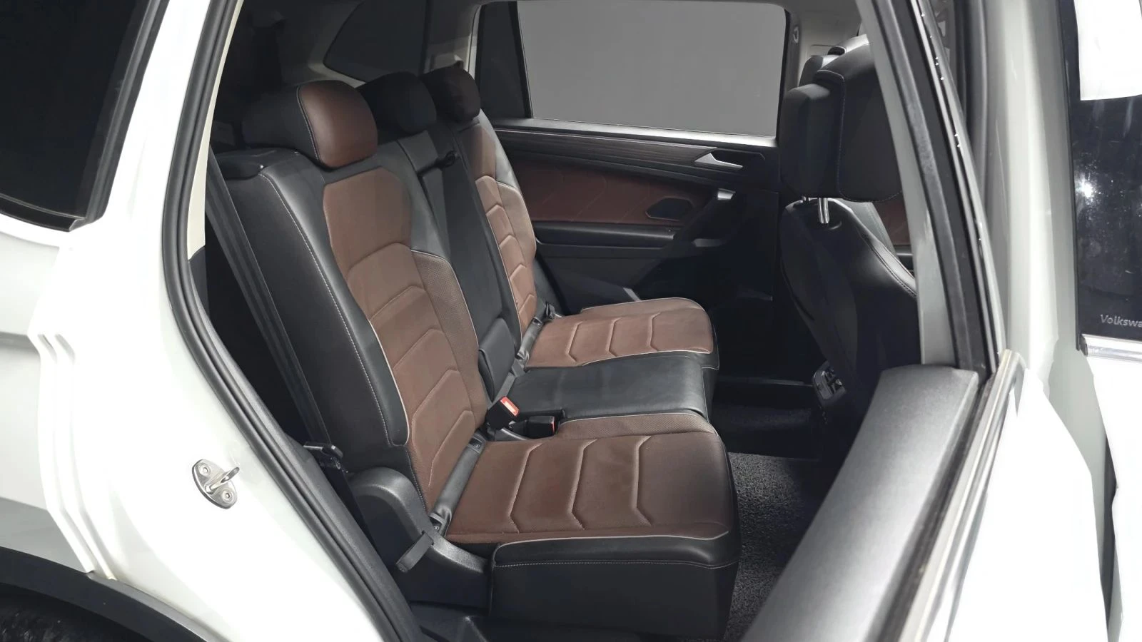 VW Tiguan, снимка 12 - Автомобили и джипове - 56689690