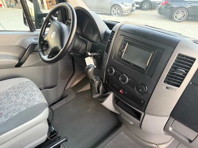 VW Crafter 2.5TDI 163к.с. до 3.5т. 6-местен Климатроник , снимка 10 - Бусове и автобуси - 52804651