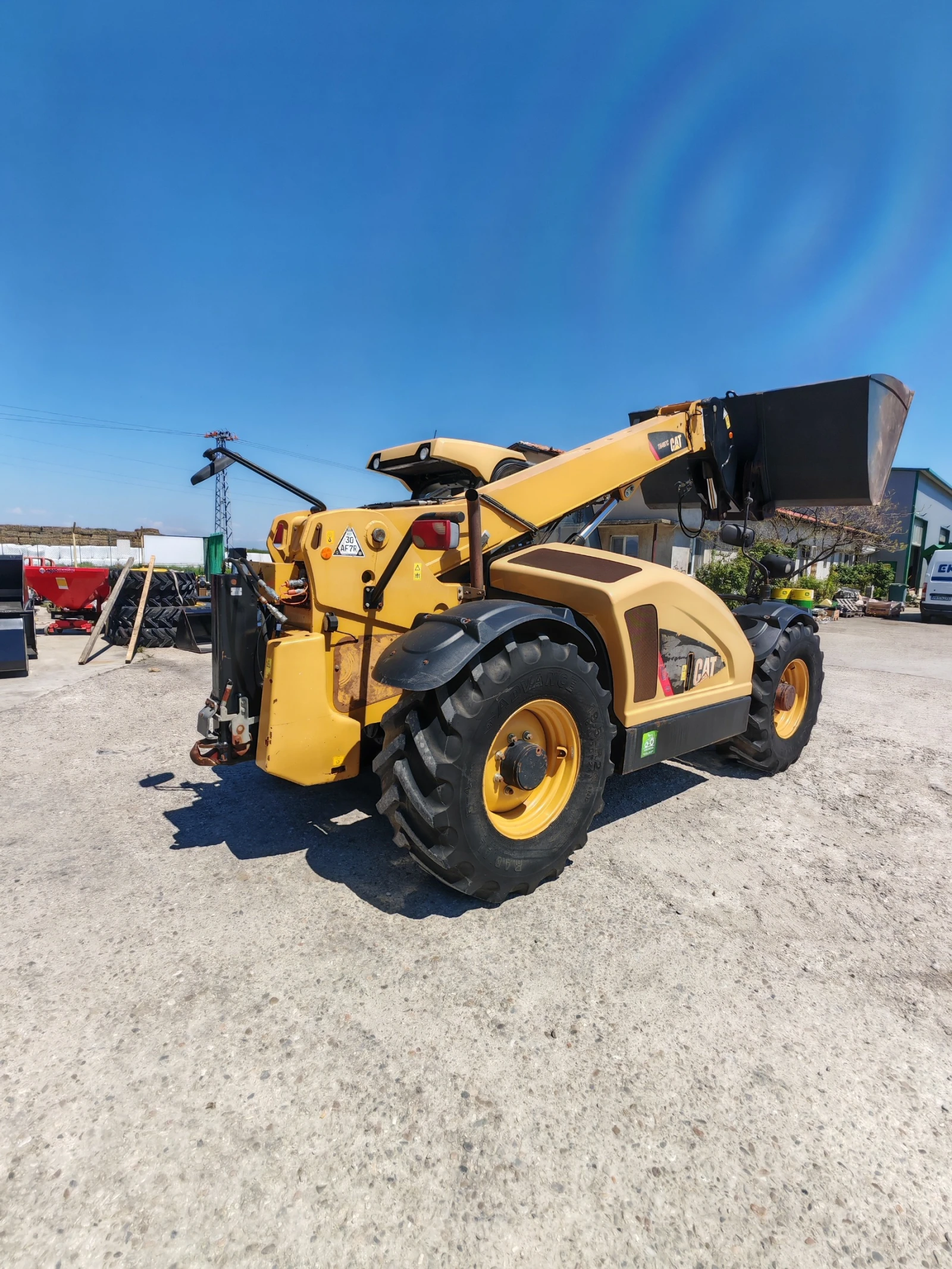 Телескопичен товарач Caterpillar TH 407C, снимка 3 - Селскостопанска техника - 54435746