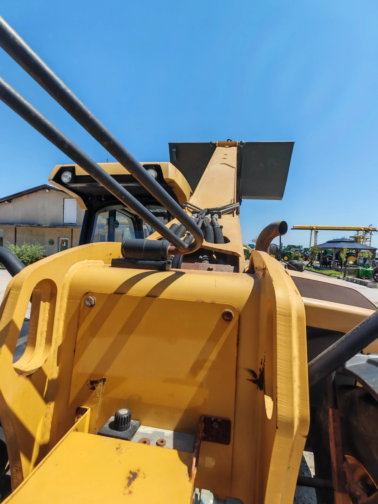 Телескопичен товарач Caterpillar TH 407C, снимка 7 - Селскостопанска техника - 54435746