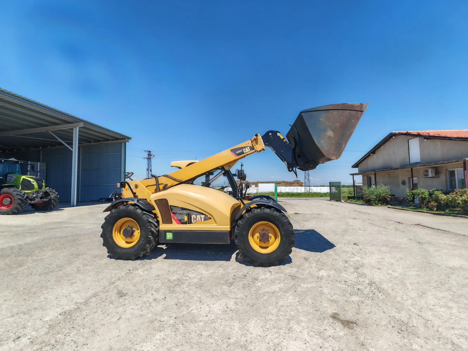 Телескопичен товарач Caterpillar TH 407C