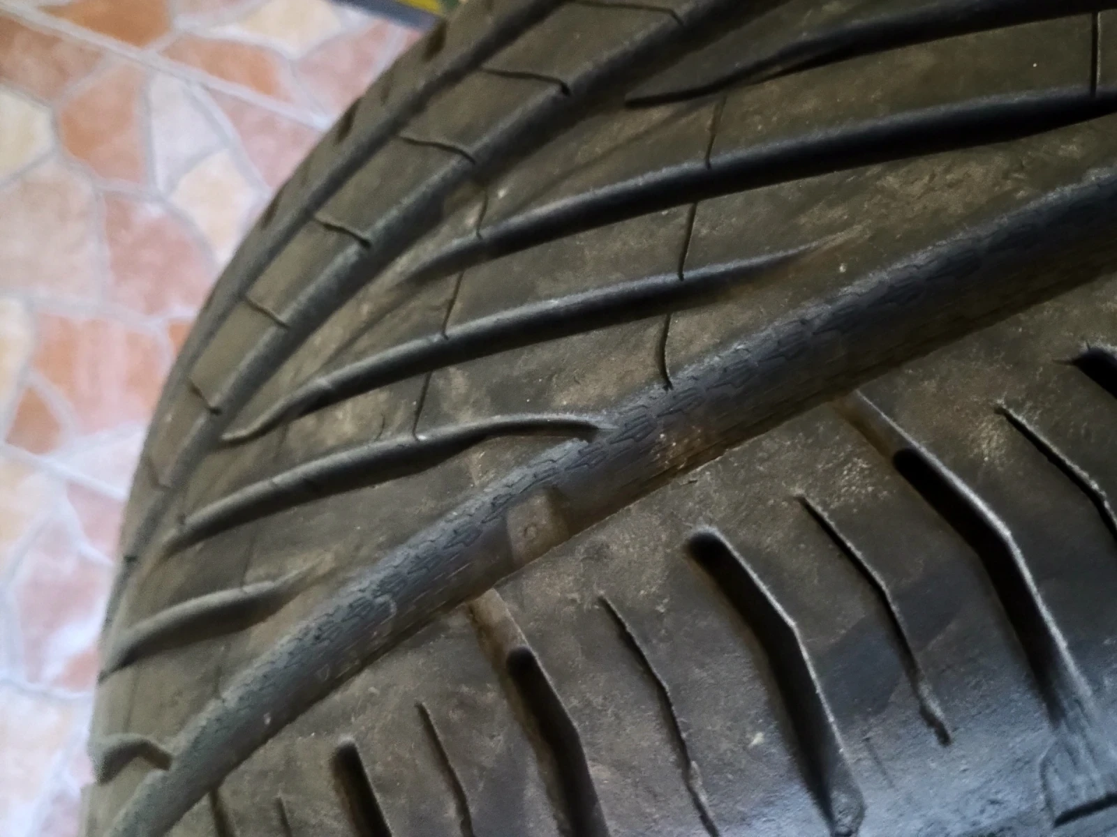 Гуми Летни 255/40R20, снимка 5 - Гуми и джанти - 54882019