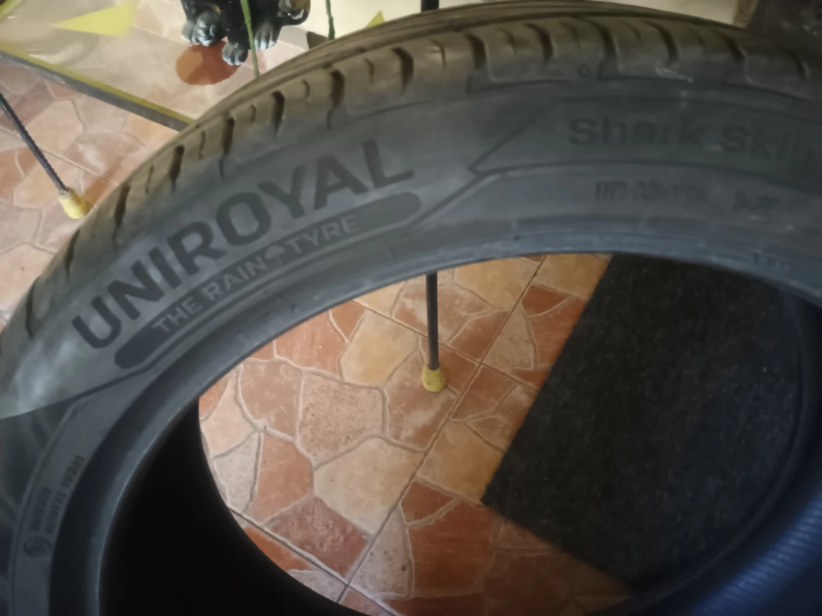 Гуми Летни 255/40R20, снимка 3 - Гуми и джанти - 54882019