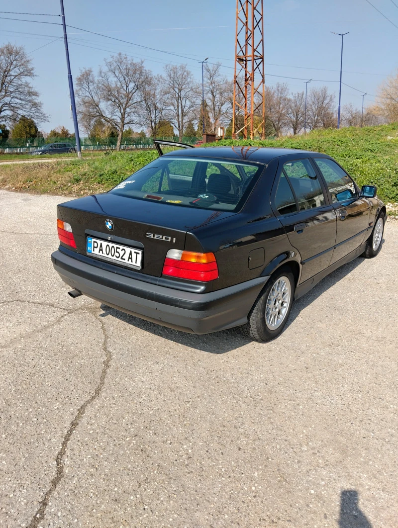 BMW 320, снимка 9 - Автомобили и джипове - 45711312