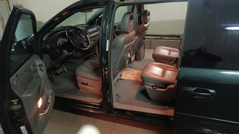 Chrysler Gr.voyager Ван, снимка 3 - Автомобили и джипове - 50971164