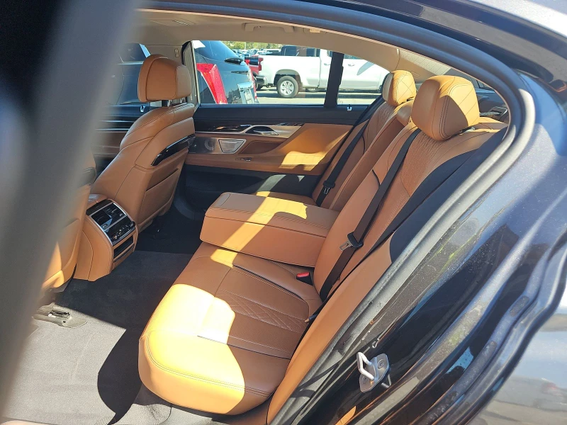 BMW 750 xDRIVE 50I* INDIVIDUAL* , снимка 13 - Автомобили и джипове - 52337600