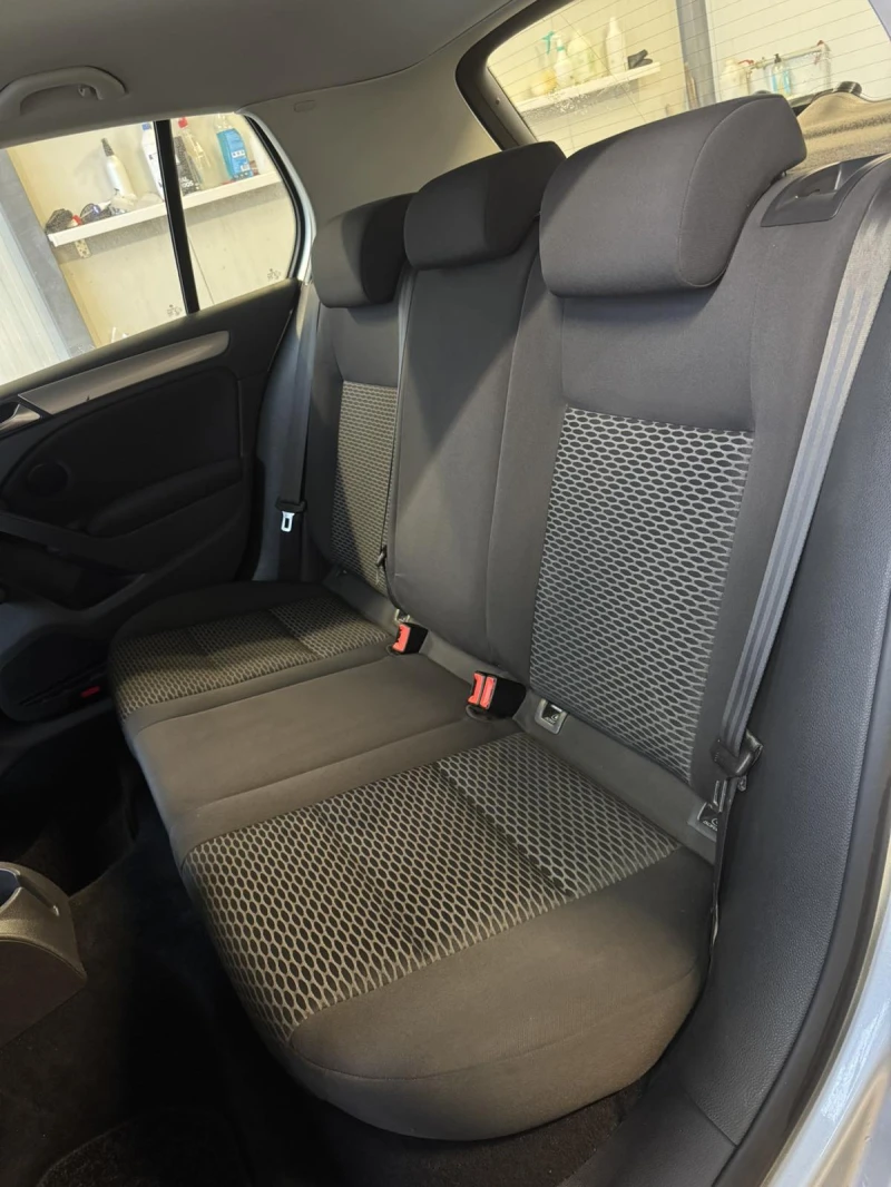VW Golf 6 1.6TDI, снимка 12 - Автомобили и джипове - 52827424