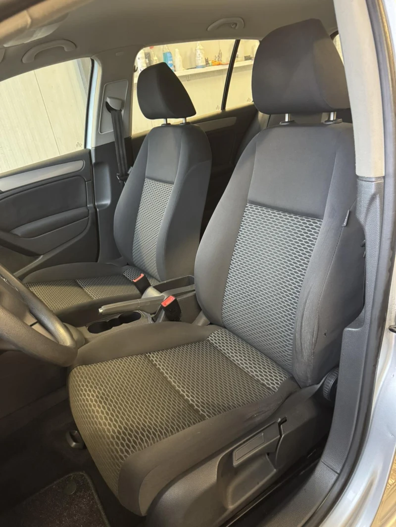 VW Golf 6 1.6TDI, снимка 7 - Автомобили и джипове - 52827424