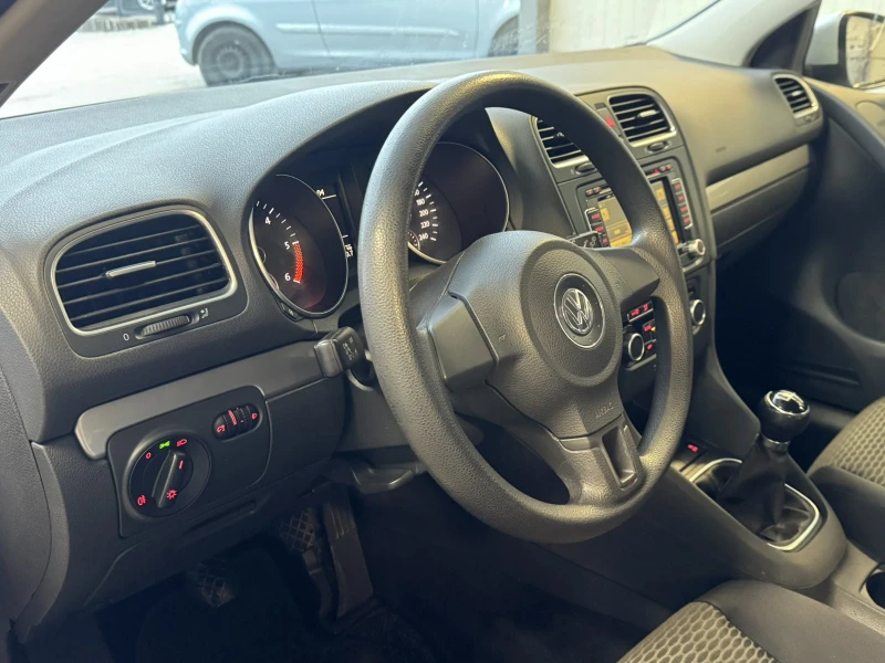 VW Golf 6 1.6TDI, снимка 9 - Автомобили и джипове - 52827424