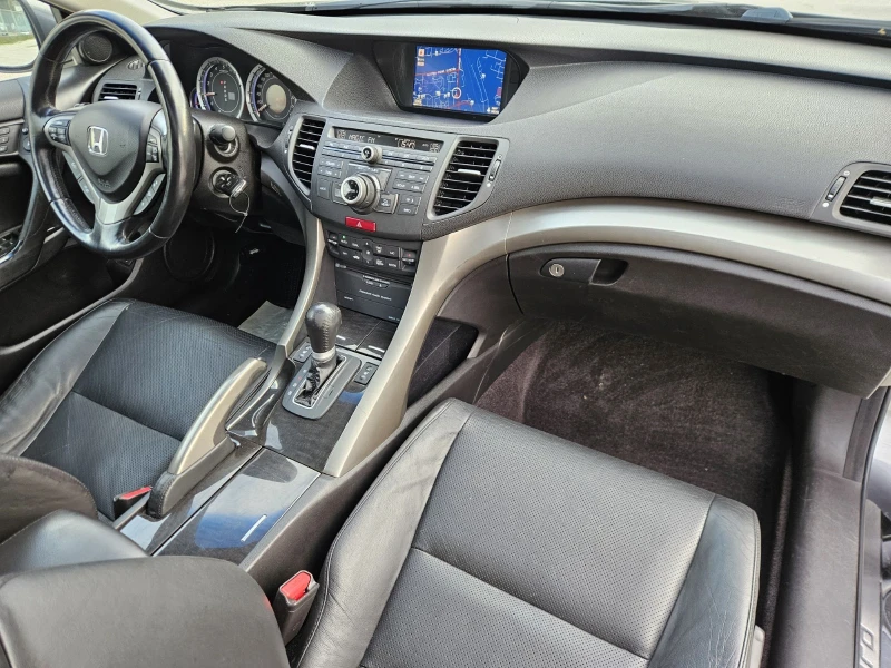 Honda Accord 2.4i-VTEC Distronic NAVI CAM Voice Brake Assist, снимка 15 - Автомобили и джипове - 53105828