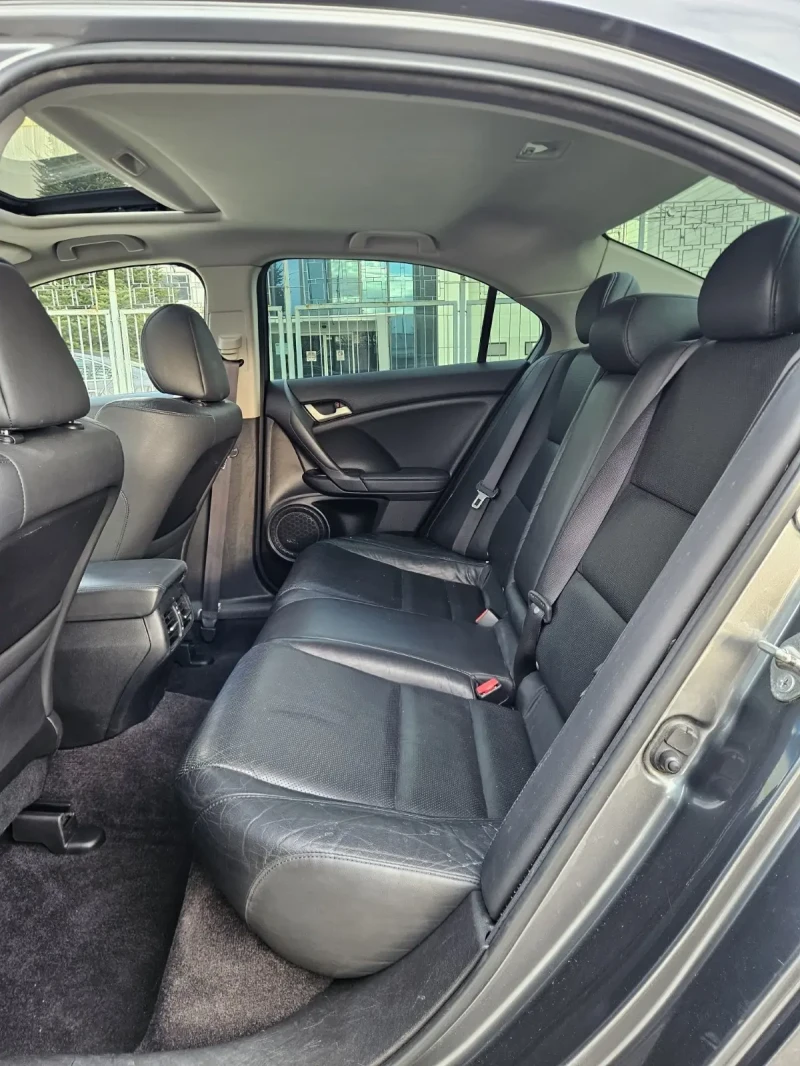 Honda Accord 2.4i-VTEC Distronic NAVI CAM Voice Brake Assist, снимка 13 - Автомобили и джипове - 53105828