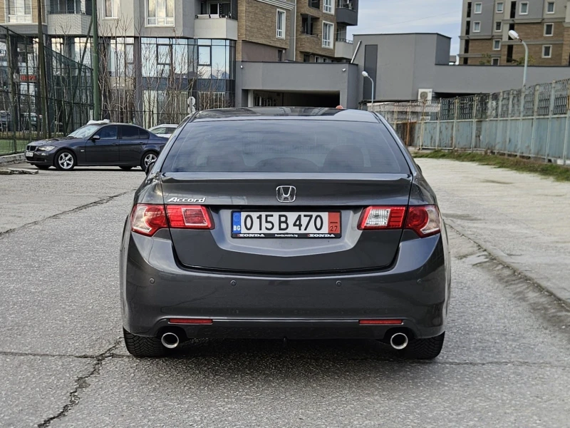 Honda Accord 2.4i-VTEC Distronic NAVI CAM Voice Brake Assist, снимка 6 - Автомобили и джипове - 53105828