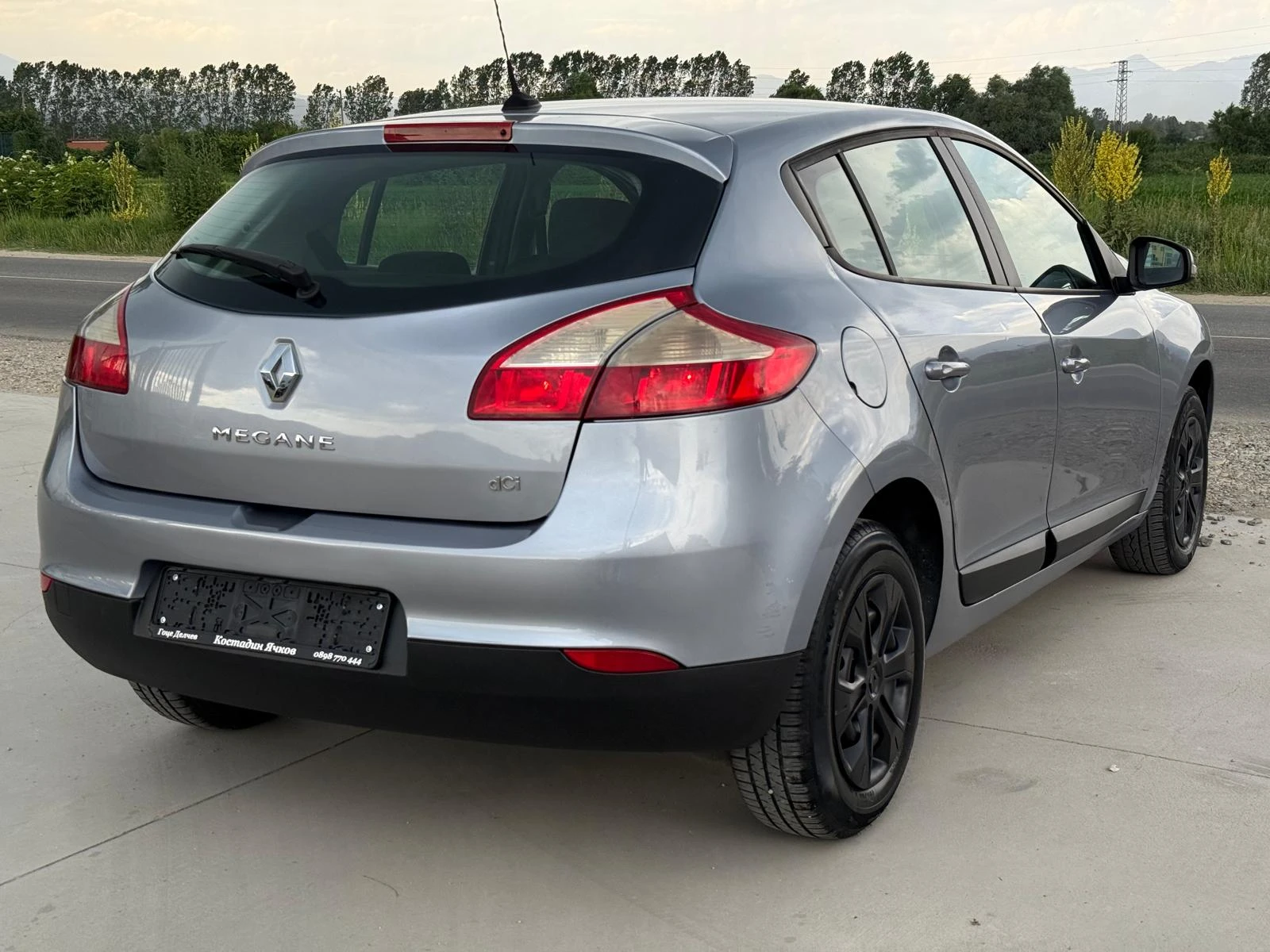 Renault Megane 1.5 DCI Навигация/Климатроник/Собствен лизинг - изображение 4
