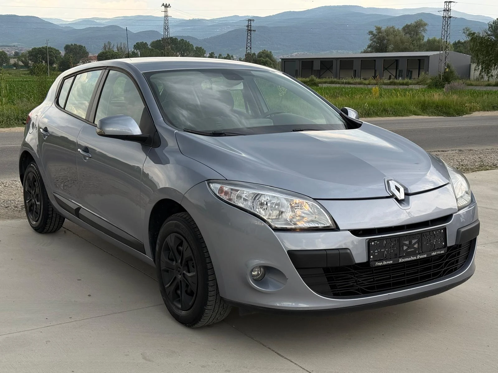 Renault Megane 1.5 DCI Навигация/Климатроник/Собствен лизинг - изображение 2