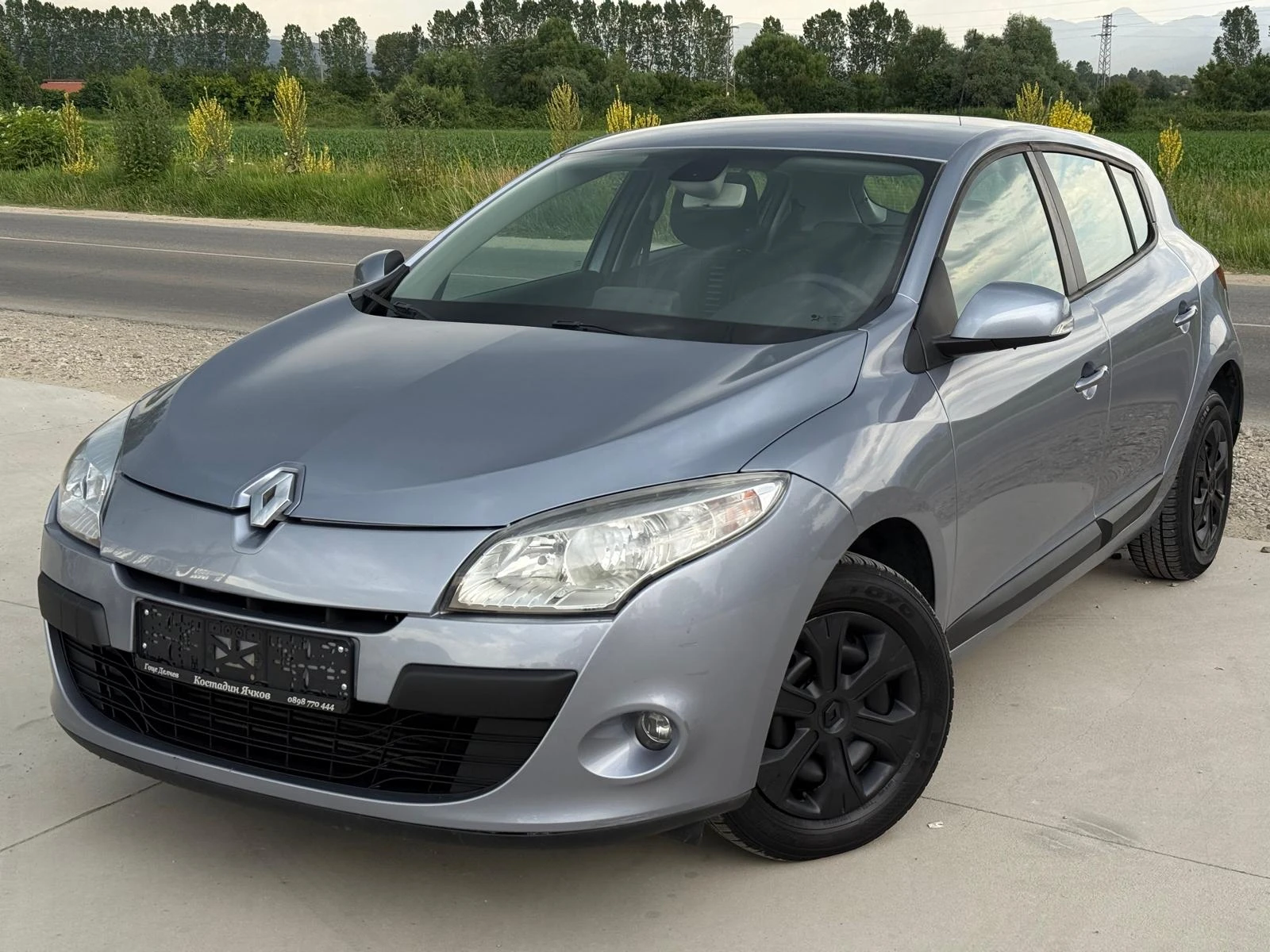 Renault Megane 1.5 DCI Навигация/Климатроник/Собствен лизинг - изображение 8