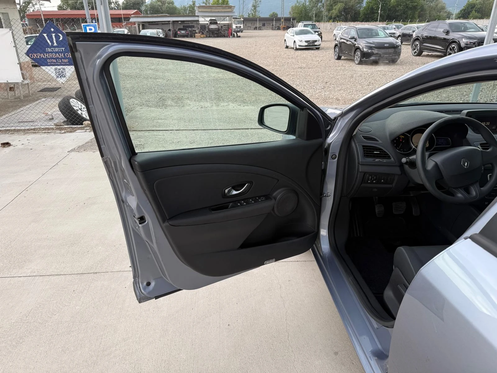 Renault Megane 1.5 DCI Навигация/Климатроник/Собствен лизинг - изображение 9