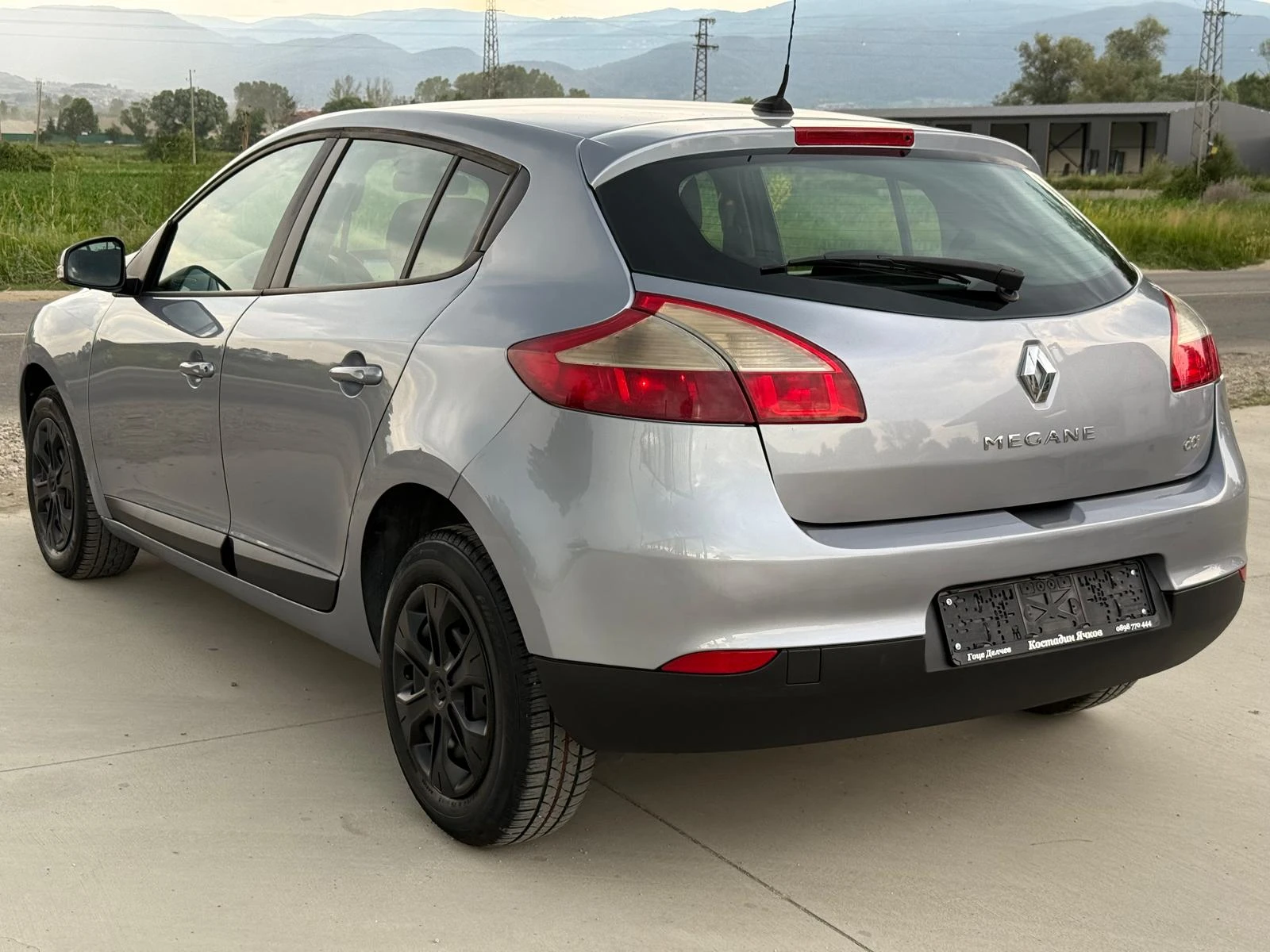 Renault Megane 1.5 DCI Навигация/Климатроник/Собствен лизинг - изображение 6