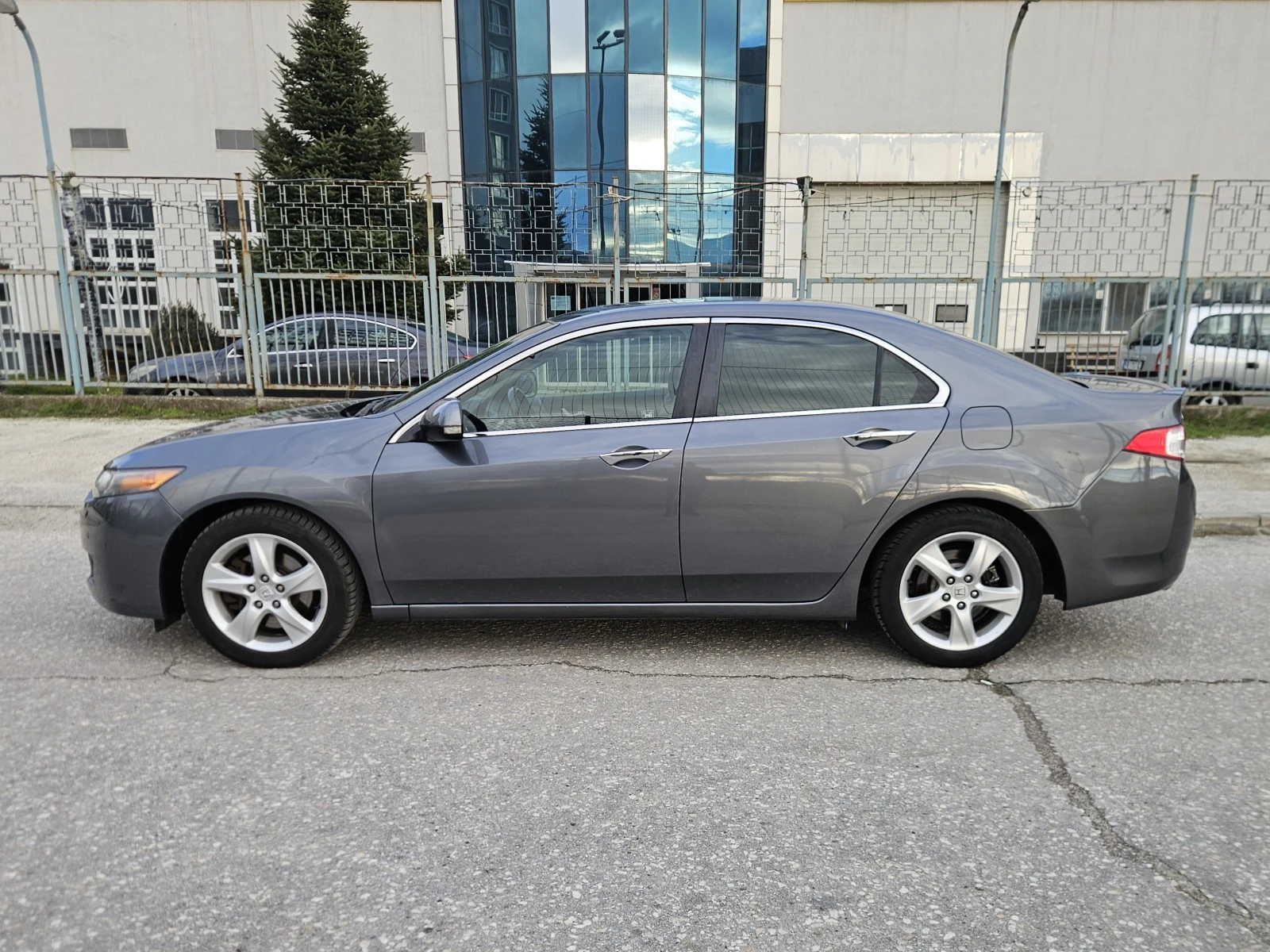 Honda Accord 2.4i-VTEC Distronic NAVI CAM Voice Brake Assist - изображение 8