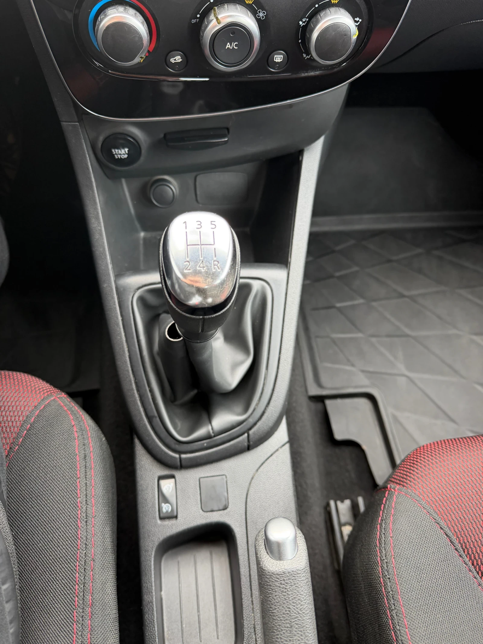 Renault Clio 1.5 DCI, снимка 13 - Автомобили и джипове - 53476288