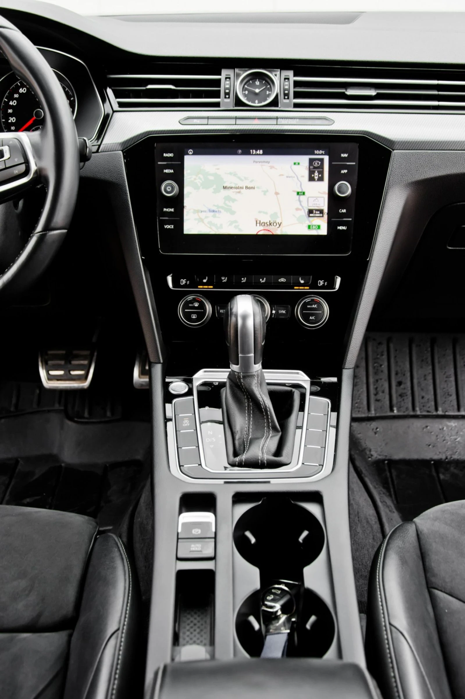 VW Arteon R line , снимка 17 - Автомобили и джипове - 53980673