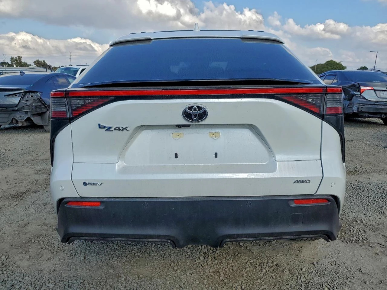 Toyota bZ4X Xle, снимка 6 - Автомобили и джипове - 54072332