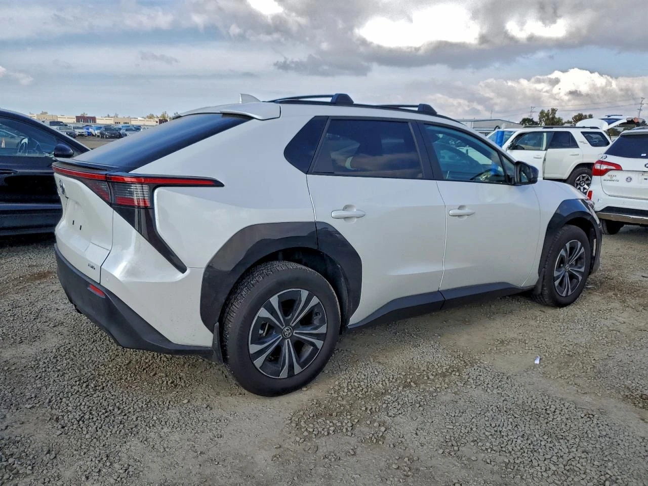 Toyota bZ4X Xle, снимка 3 - Автомобили и джипове - 54072332