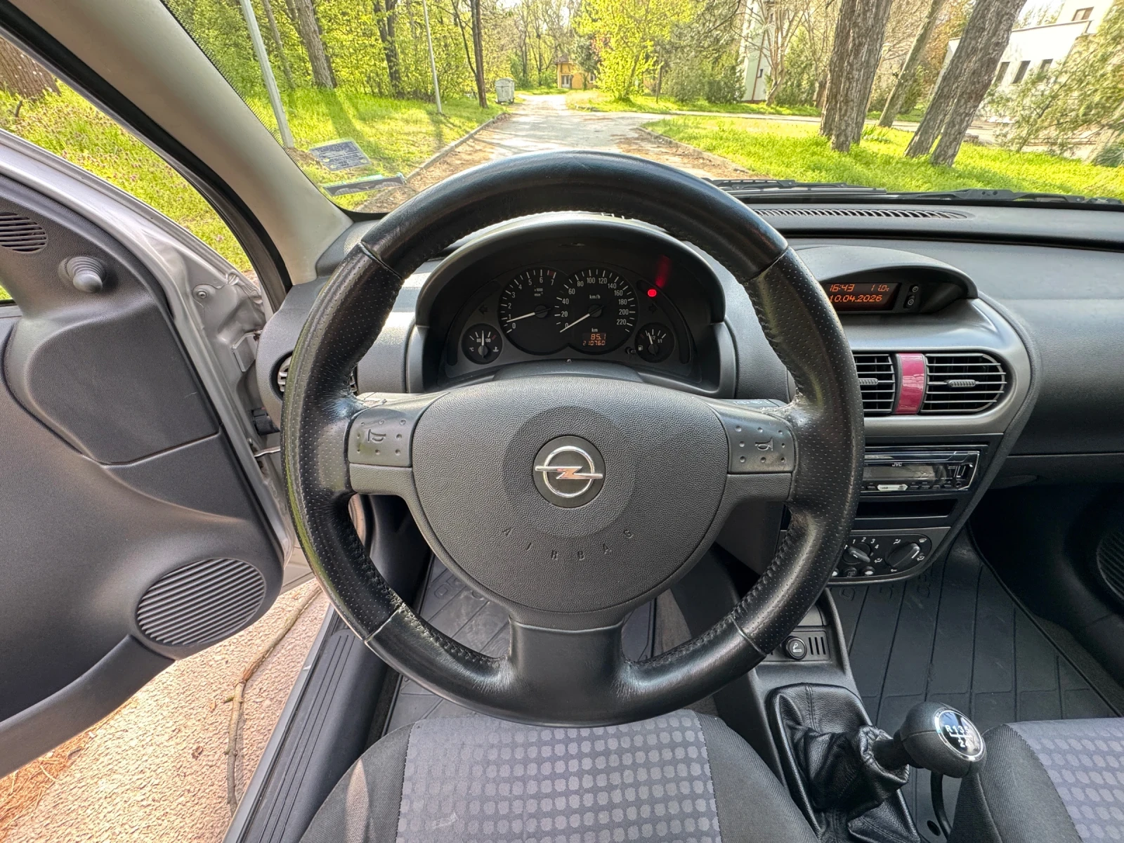 Opel Corsa C 1.0 бензин, снимка 12 - Автомобили и джипове - 54164040