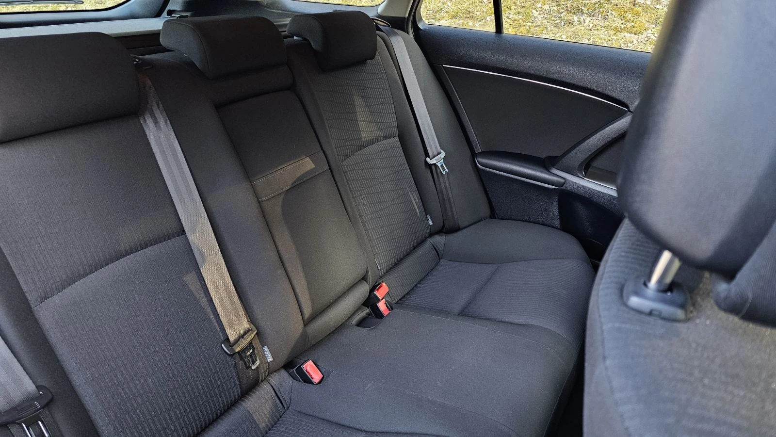 Toyota Avensis 1.8, снимка 14 - Автомобили и джипове - 54221214