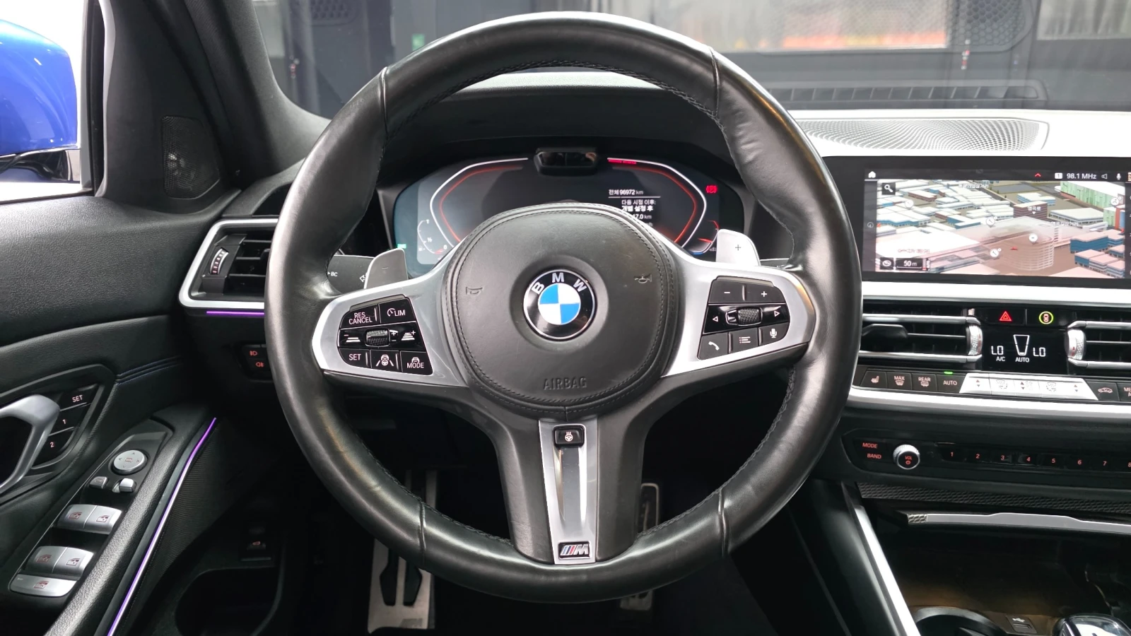 BMW 320 i M Sport | Panorama | 360 Camera | Distronic, снимка 10 - Автомобили и джипове - 54521624